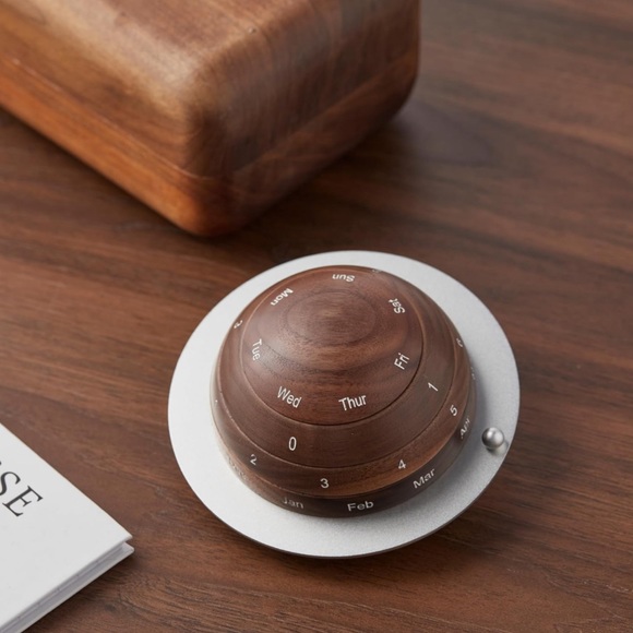 Wooden desktop calendar, Cubicle decor, Office desk decor - Picture 5 of 7